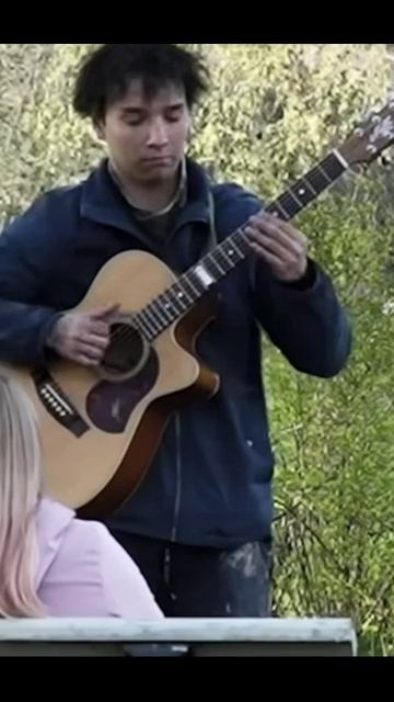 Гитара. Одной рукой...