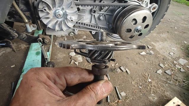 Скутер ГЭЛАКСИ ..Причина найдена..Крышка ВАРИАТОРА Встала как Родная..