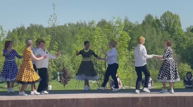 Фестиваль «Танец Победы» в Ландшафтном парке Митино