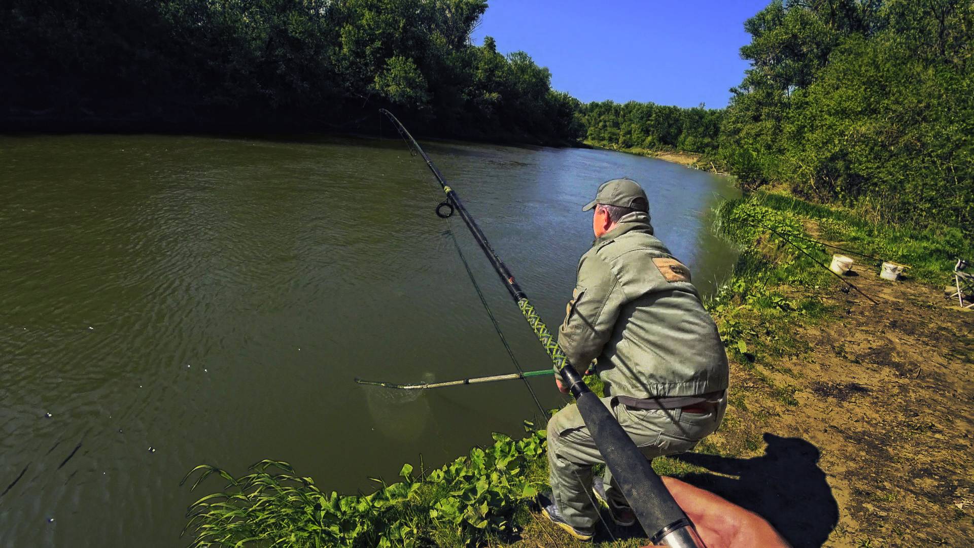 ЛОВЛЯ КРУПНОГО КАРАСЯ НА РЕКЕ Рыбалка в мае 2025