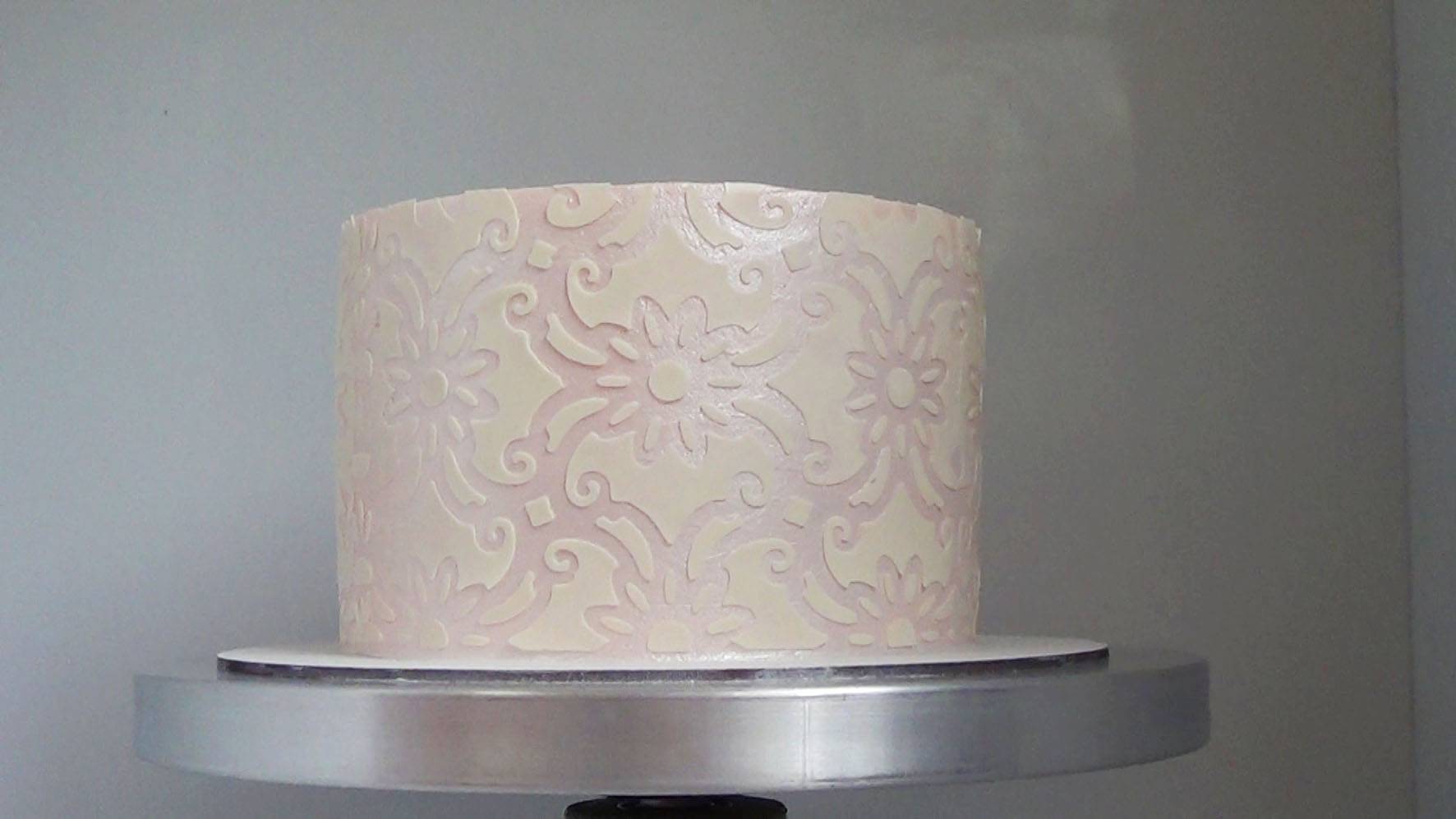 Перламутровое покрытие и узоры трафаретом