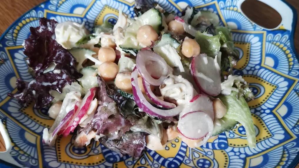 Рецепт салата с курицей, нутом и заправки для салата. Вкусный и простой салат.