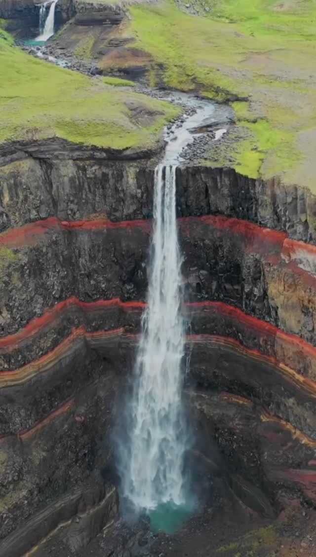 Вид на полярное сияние, гору Арджуно Велиранг, водопад Литланесфосс Исландия #природа #отдых