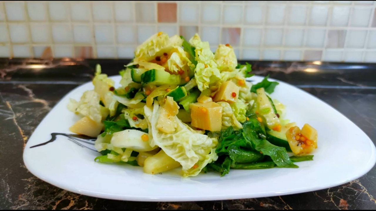 Салат с капустой и кальмарами. Ну куда проще то. Вкусный и быстрый салат. #топыкатегорий