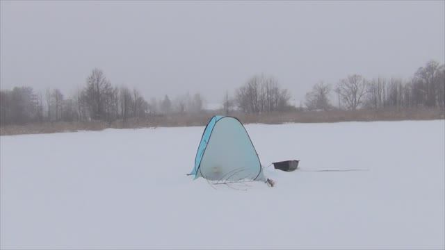 Зимняя рыбалка в феврале! Красота!.. Но крякнула карманная жерлица..