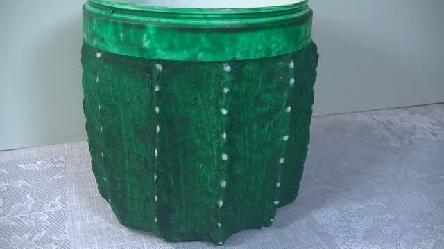 DIY Кашпо кактус из старого ведра.