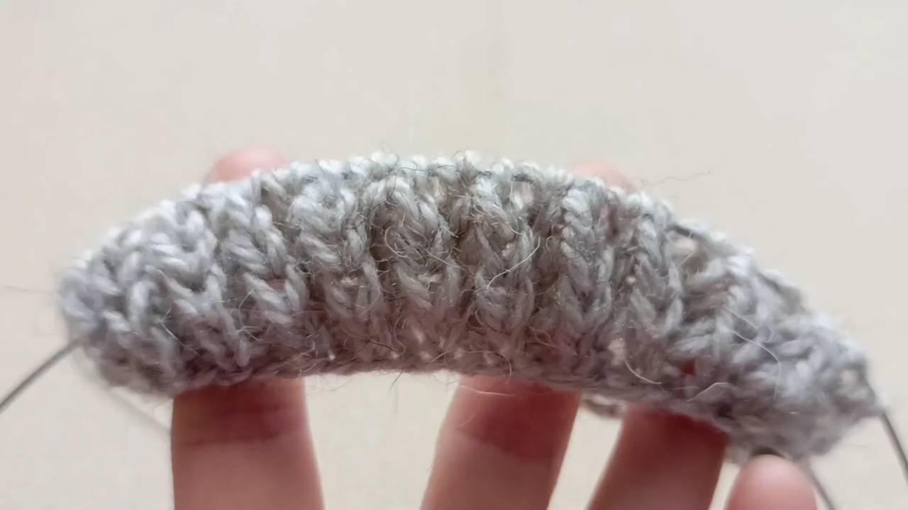 Английская резинка по кругу спицами, вяжем каждый ряд вмести