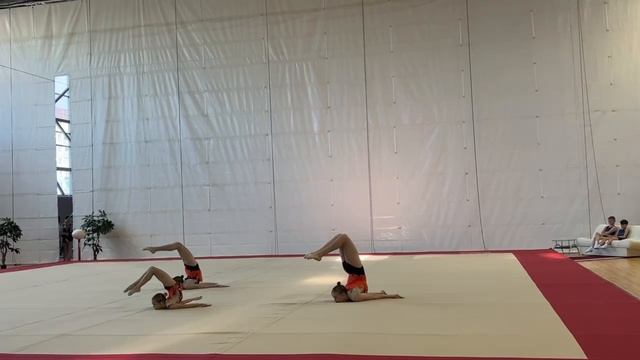 ТР 3 спортивный, Тихомирова Полина, Пугач Ксения, Пугач Полина, Балансовое упражнение