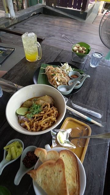 Ланч среди джунглей в Таиланде