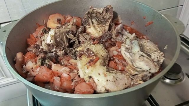 А сегодня я готовлю еду и обсуждаю новость.