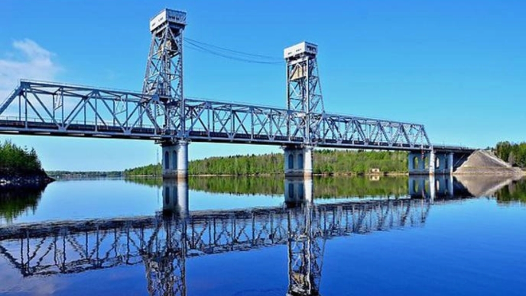 Подпорожский автомобильный мост (Мост Победы) — автодорожный мост через реку Свирь