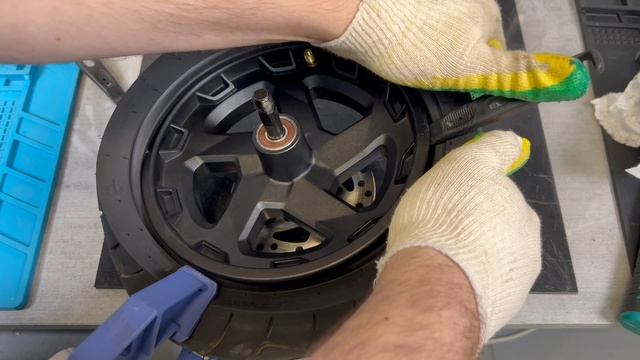 Ninebot Max G3 как заменить покрышку на переднем колесе. Шиномонтаж.