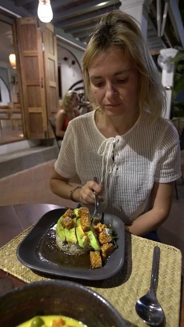 Попробовали французскую кухню в Лаосе