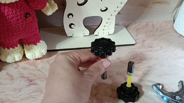 как я креплю глазки на игрушки.
что лучше?