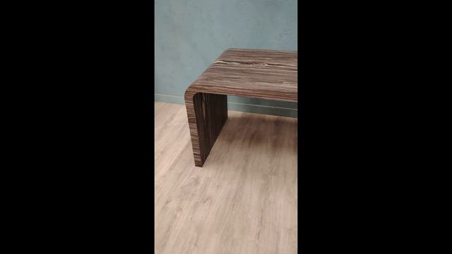 Стол для офиса. Сделан из МДФ, отделка шпоном, покрытие лак.