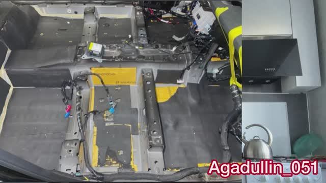 Шумоизоляция автомобиля за 153 000 рублей. Это фиаско. Хотели сэкономить. Хочу подарок. Сломали