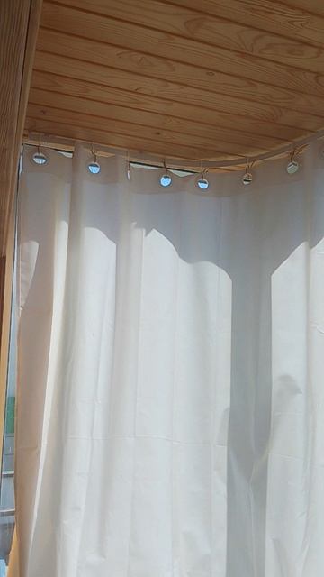 Шторка на балконе