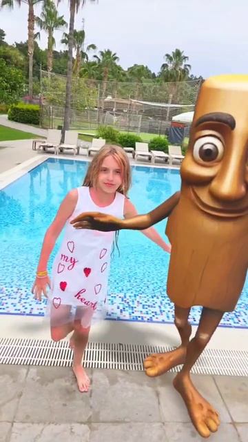 У кого лучше загар у Тунг Сахура или Мега Каролины? #мегакаролина #тунсахур #итальянскиемемы #песня