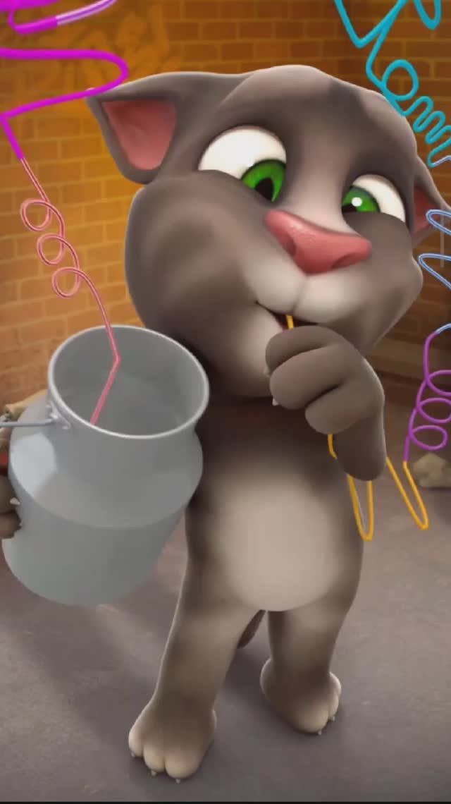 Говорящий Том и молоко