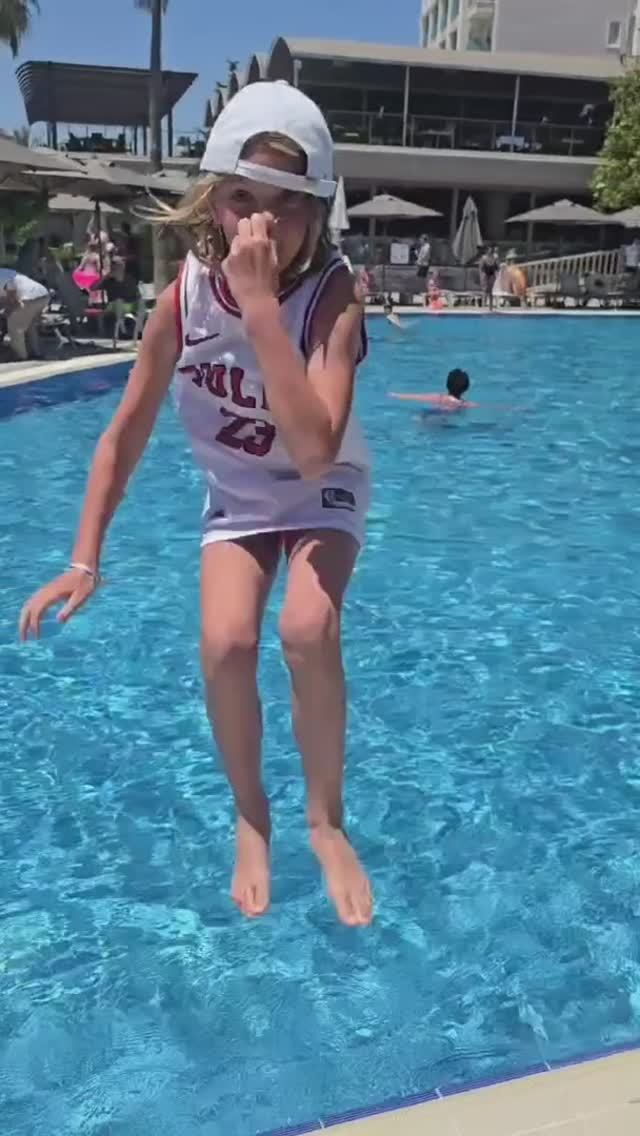 Бассейн тренд! #мегакаролина #тренды  #бассейнтренд #юмор #танцы #папаидочка