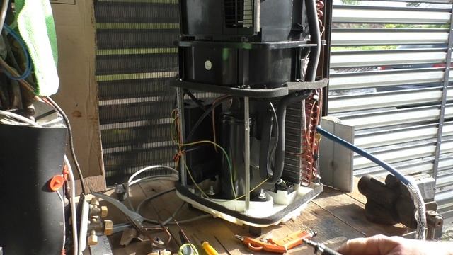 Впайка клапана шредера, получилось не сразу #美式阀 #Schrader valve