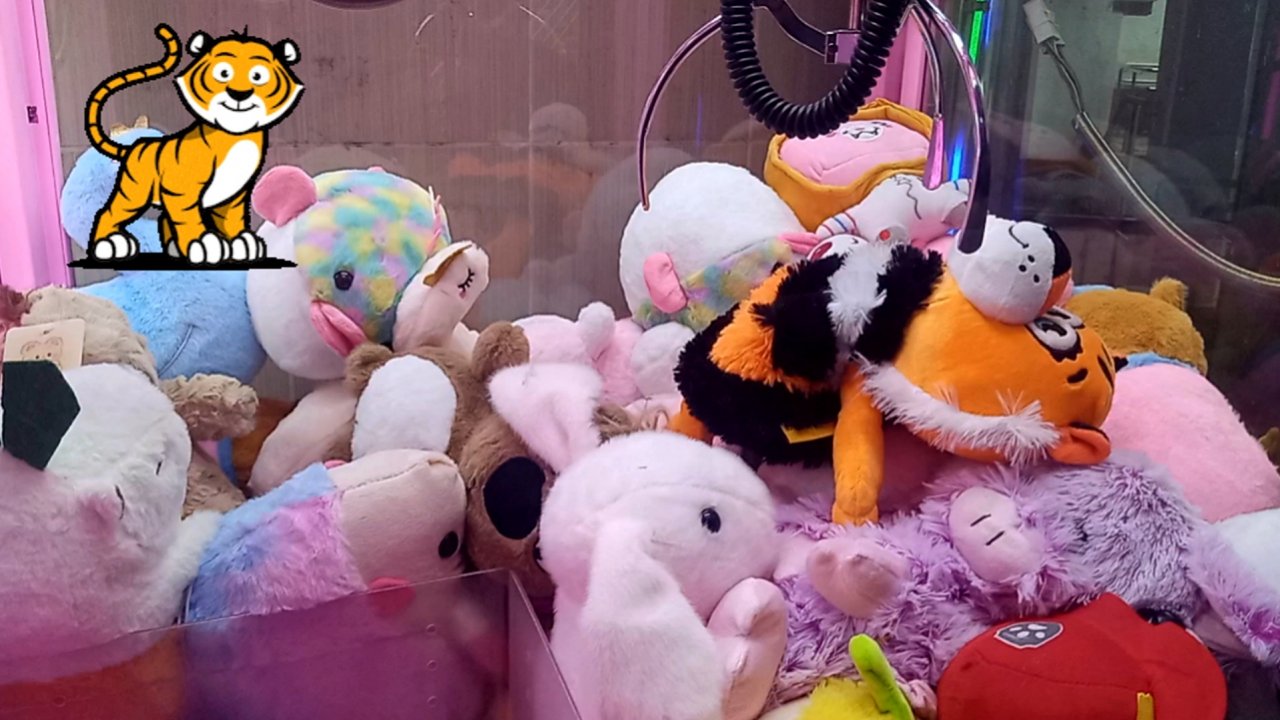 Как вытащить игрушку из автомата Хватайка?