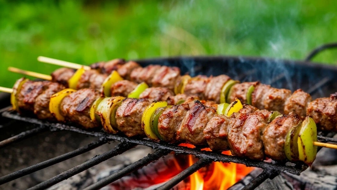 Готовлю шашлычки на природе. Репортаж с места события😁.