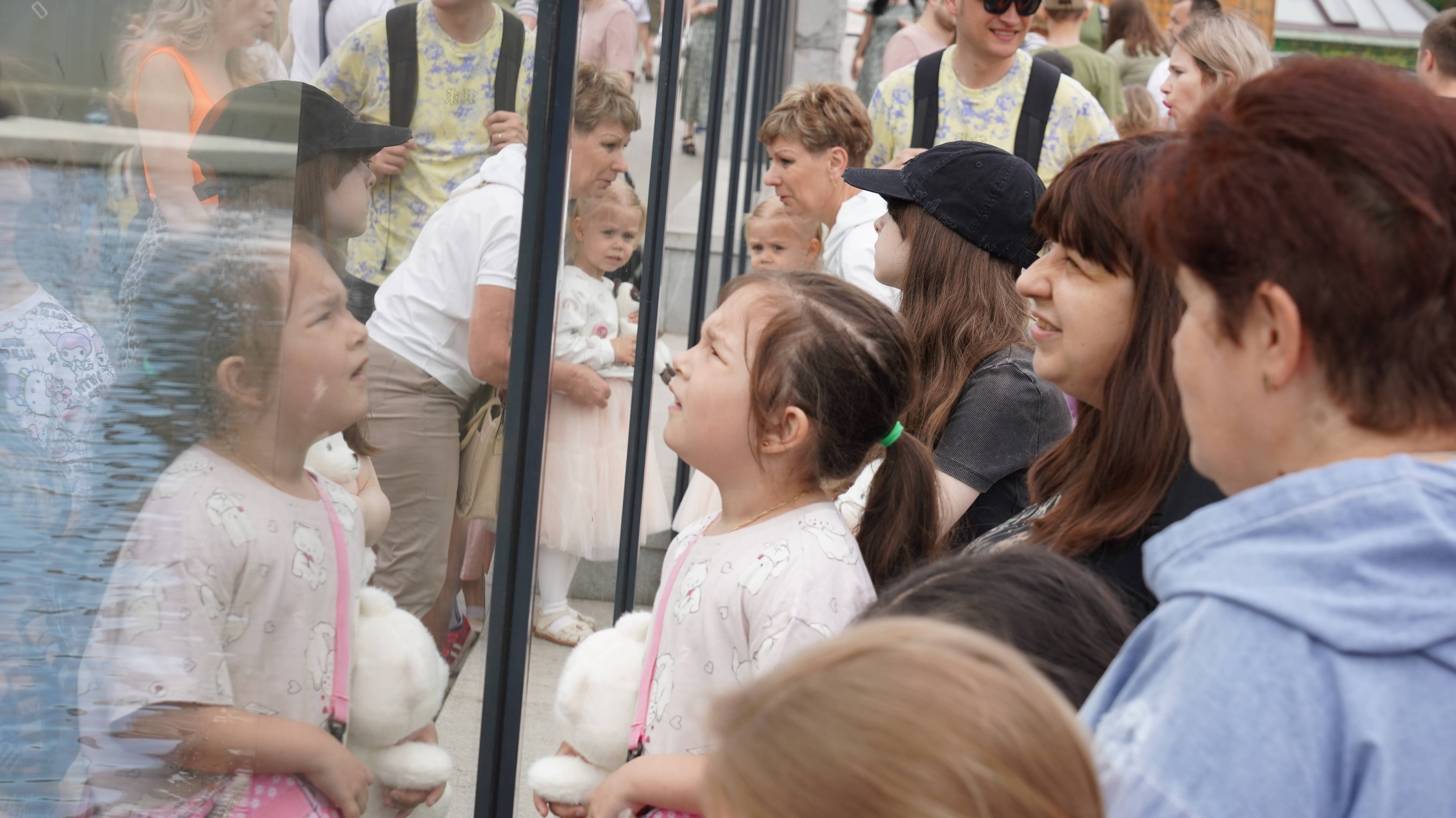 Молодогвардейцы организовали экскурсию в зоопарк для детей участников СВО