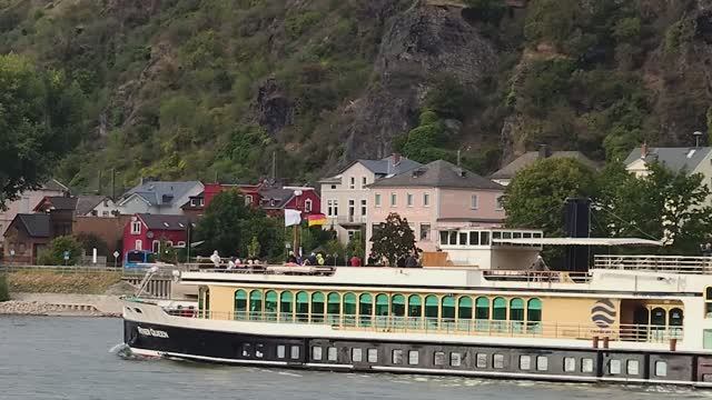 Рейн — крупная река в Западной Европе