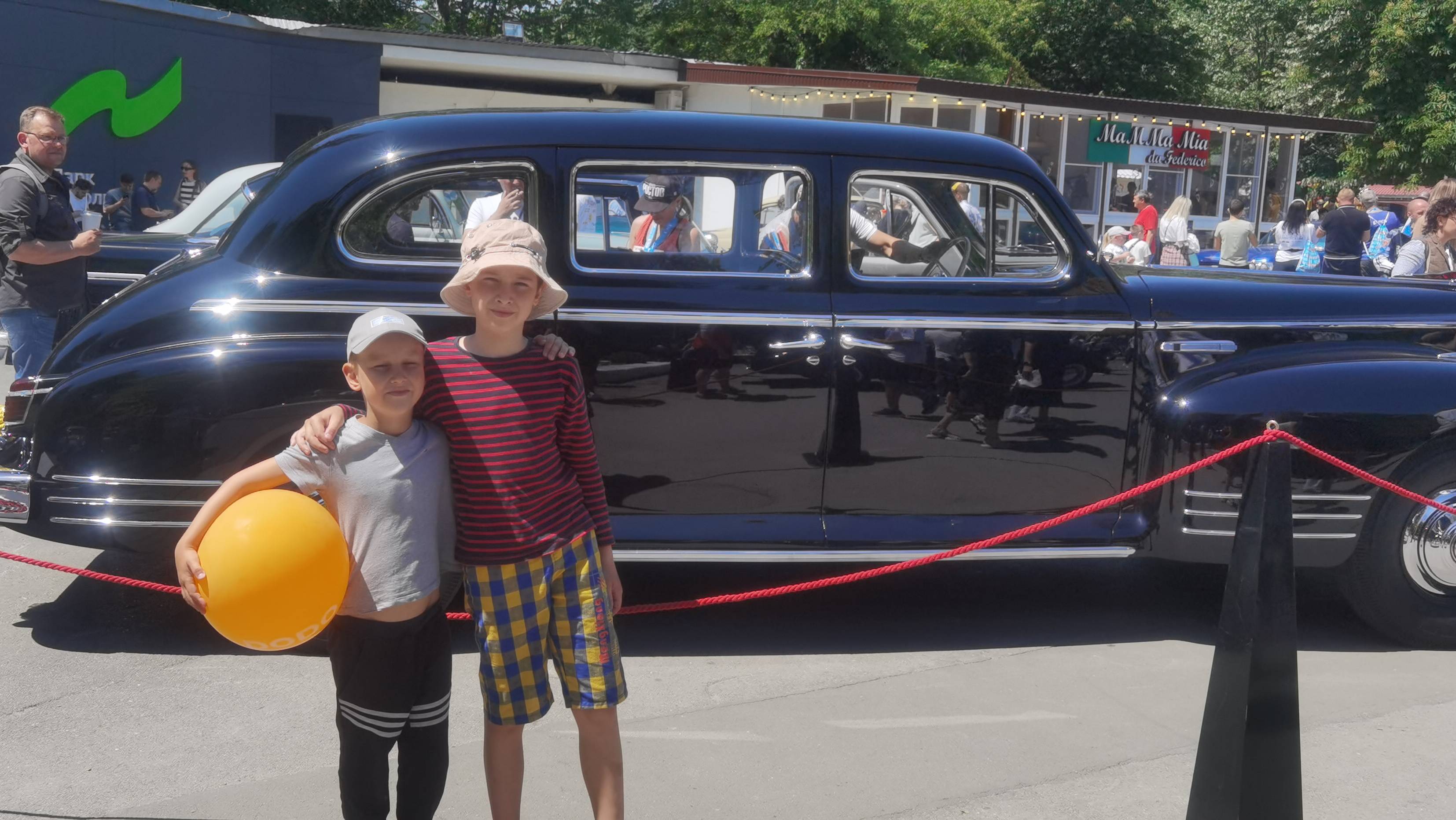 Большая прогулка по ул. Б. Садовая в парк Революции, г. Ростов-на-Дону на Выставку ретро автомобилей