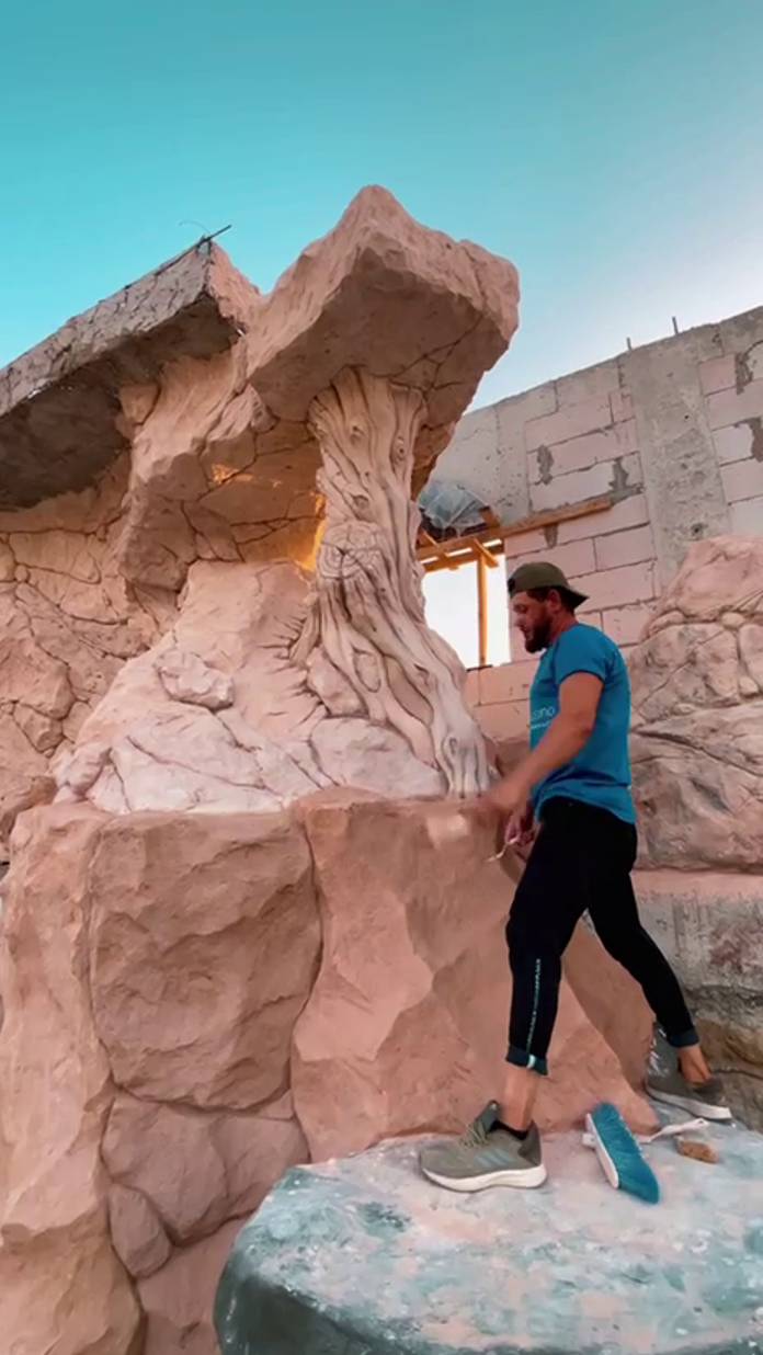 Оформление стен конюшни в  виде  водопада декоративные скалы масткр Эльдар Асанов