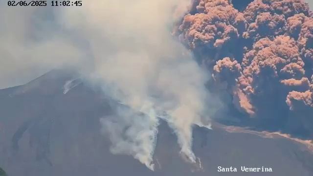 Взрыв вулкана Этна в Италии 02 июня 2025