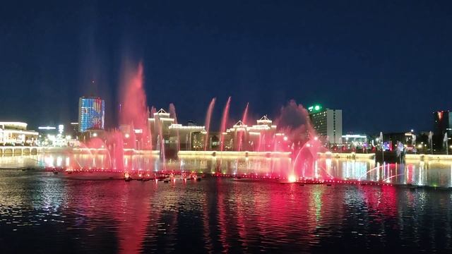 Челябинск. Шоу воды, огня и света Иллюминация  музыкального фонтана на р.Миасс.  30.05.2025г