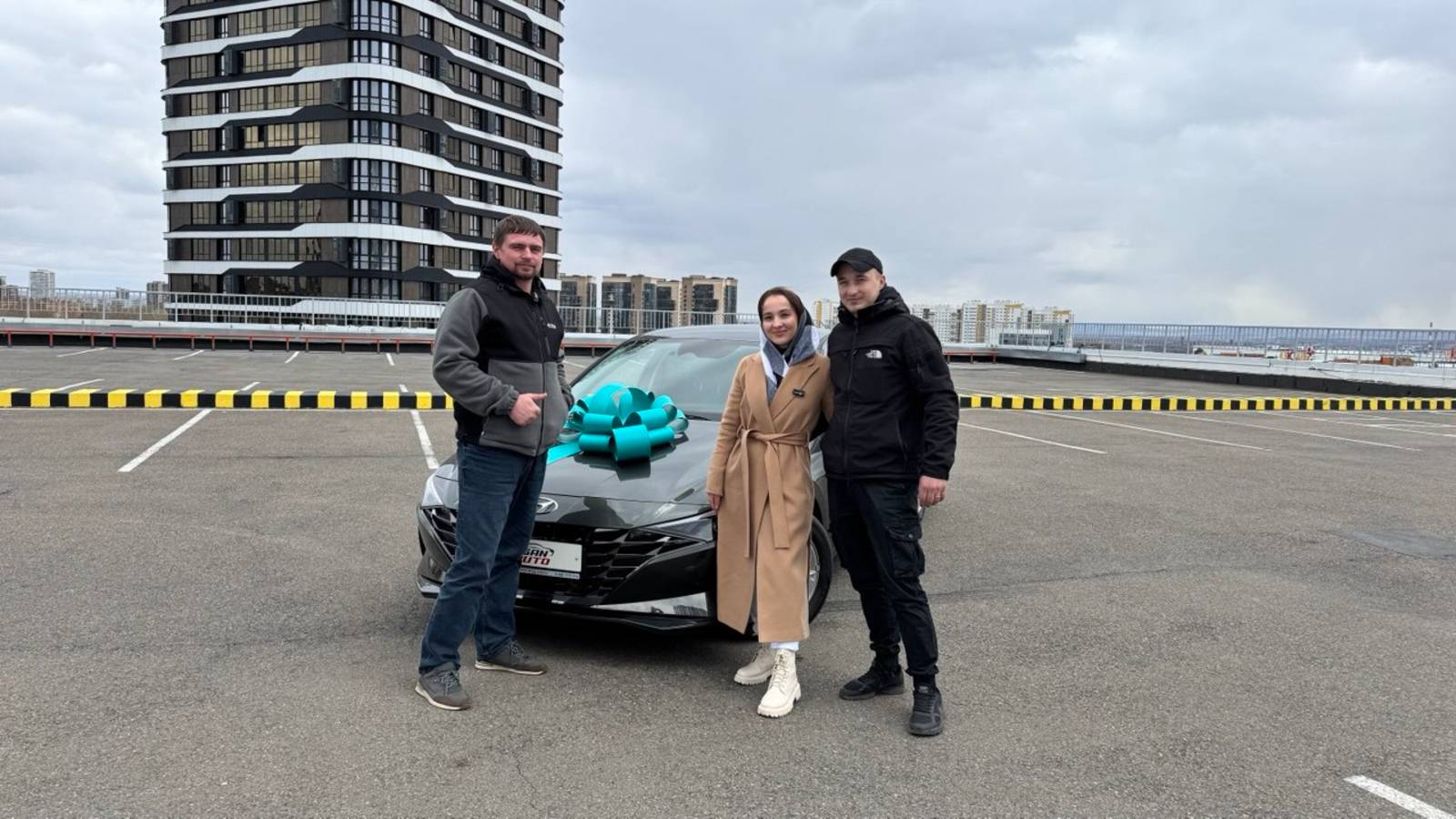 "Понравилась! Она красивая, да!" Отзыв с выдачи Hyundai Avante