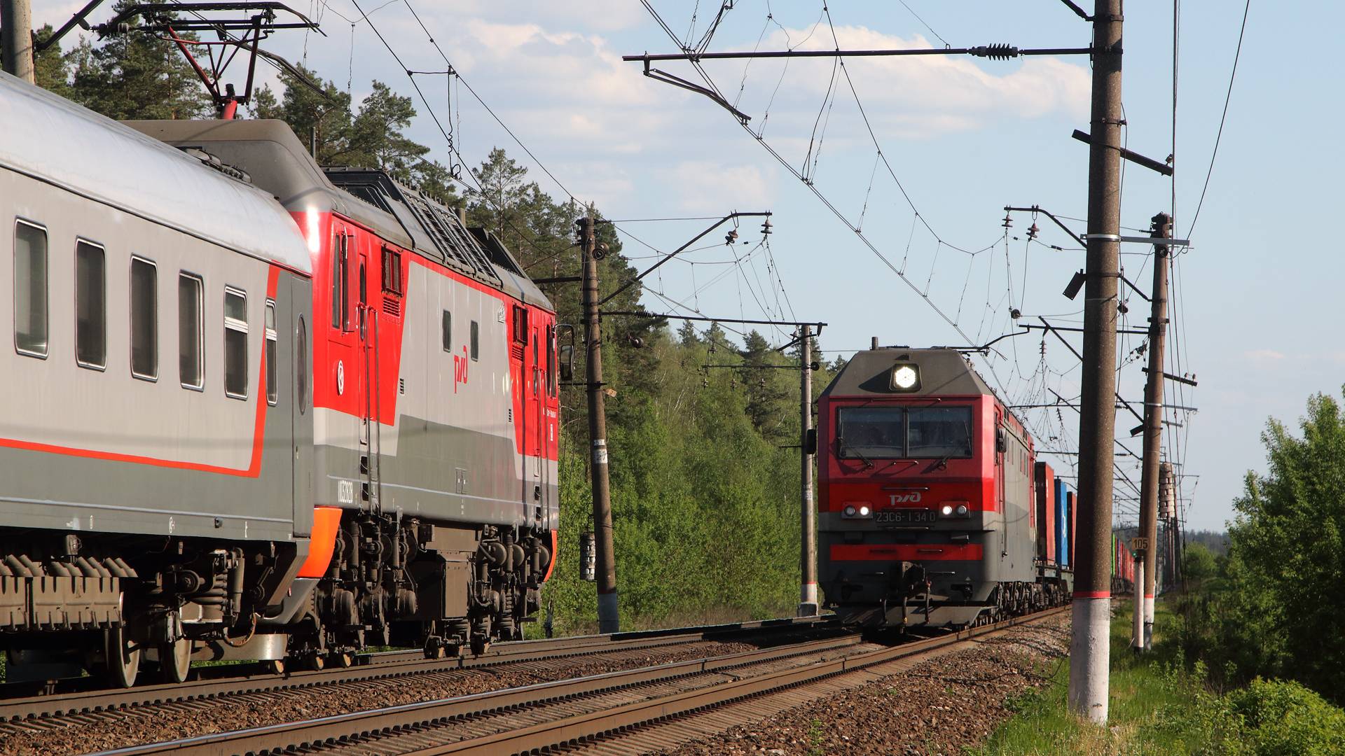 Проходящие поезда на Рязанском направлении Мосузла. Перегон Пески - Голутвин. Май 2025 года