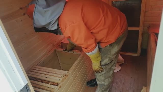 Работы в Апидомике, пасека клиента. Деление на пол-лёта 3 семьи в ульях Якимова Илья-Муромец