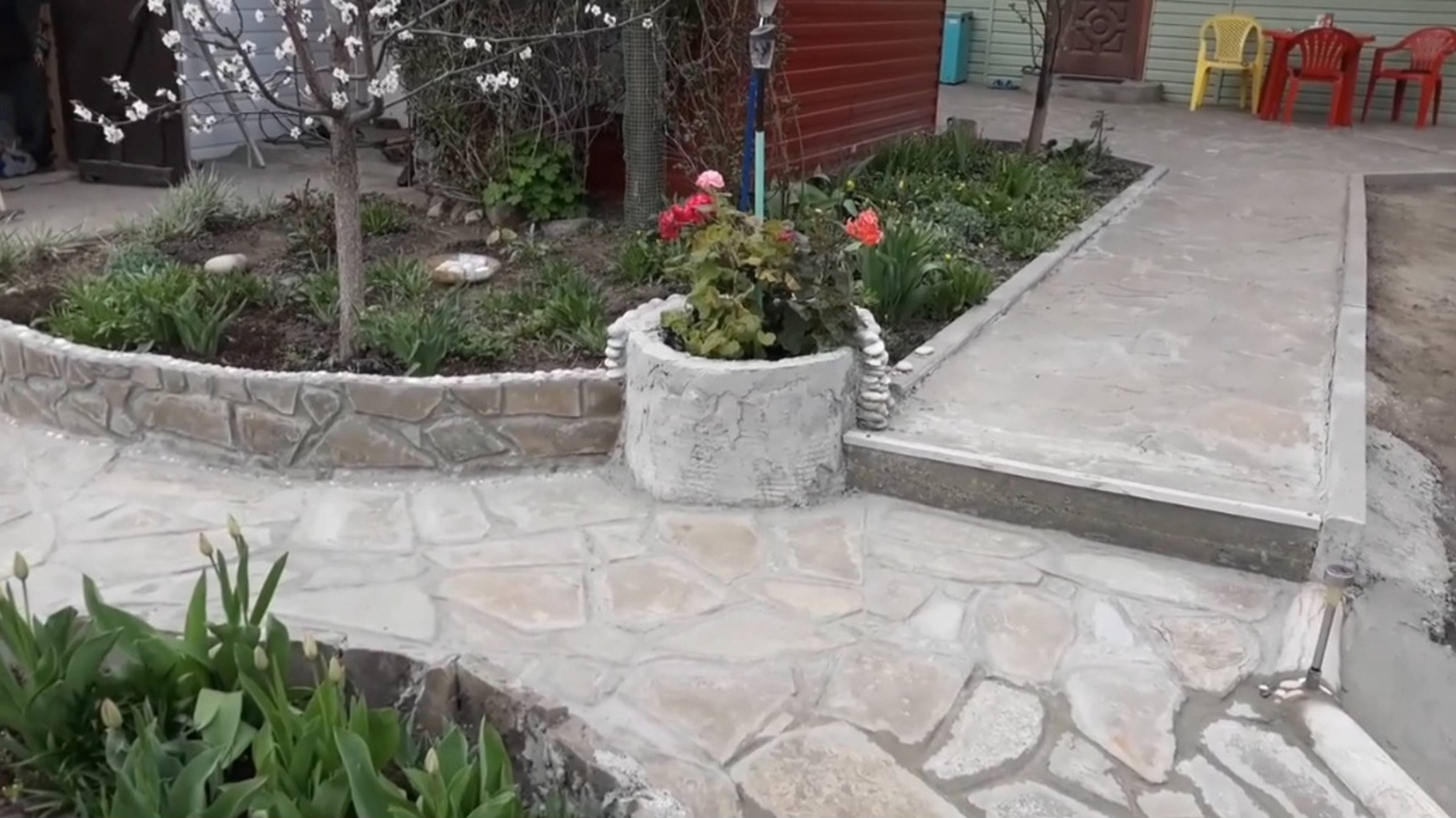 Дача.Благоустраиваем территорию. Дорожка из камня.