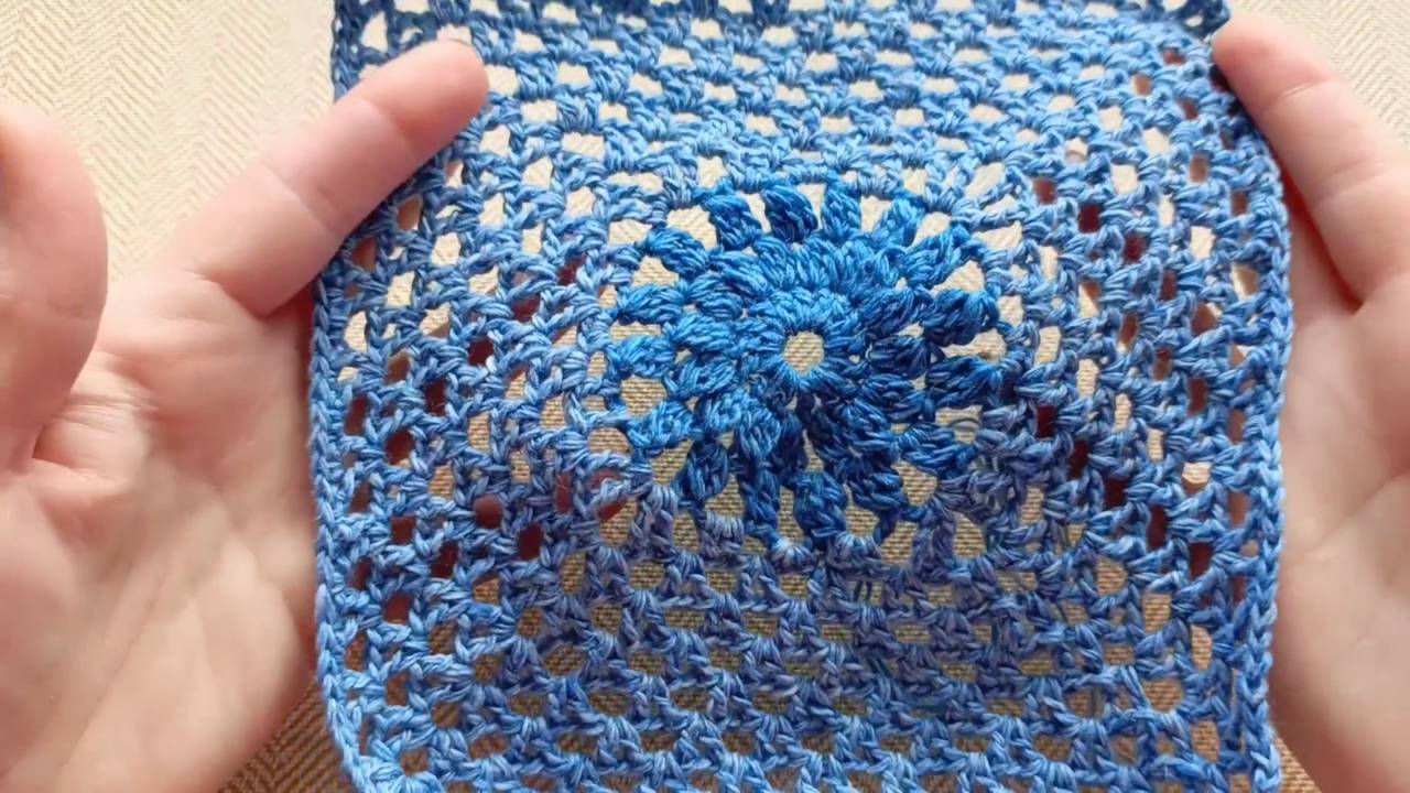 Бабушкин квадрат из цветка по центру, вяжем вмести каждый ряд, подробное видео для начинающих