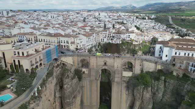 🌺 SmartTV 4К ➤ Ронда, Испания! Пешеходное приключение, захватывающие дух виды и скрытые сокровища!