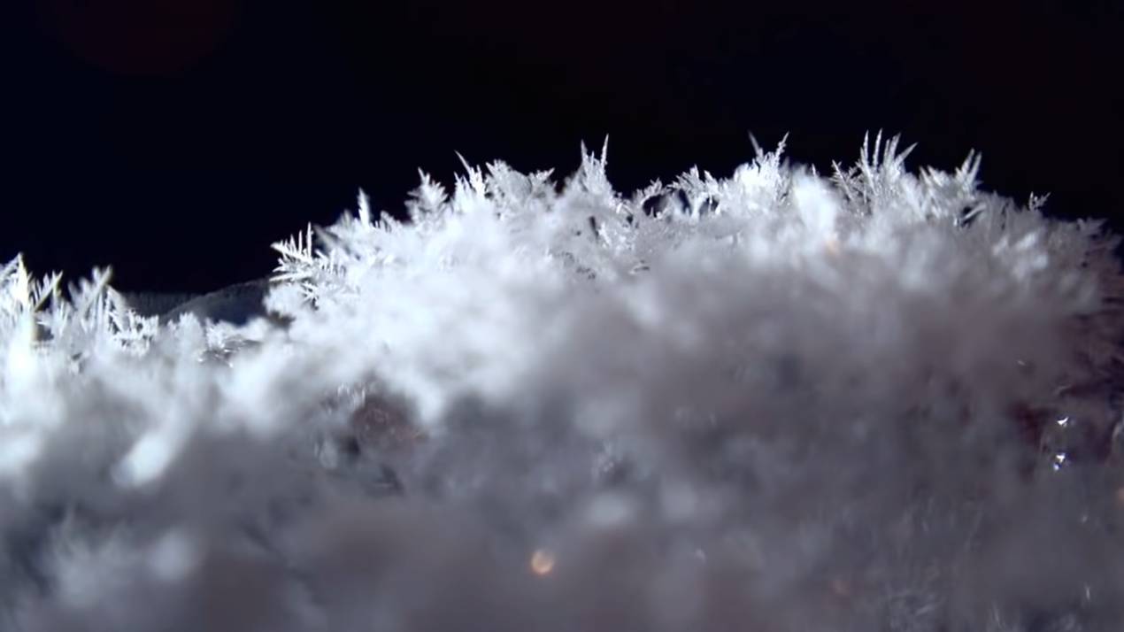 Отдыхаем от жары, вспоминая прошлогодний лёд