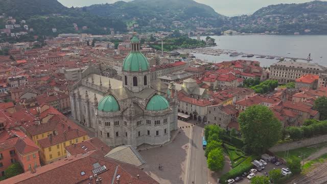 🌺 SmartTV 4К ➤ Живописная экскурсия по недооцененному озерному городу Комо в Италии! UHD 60fps