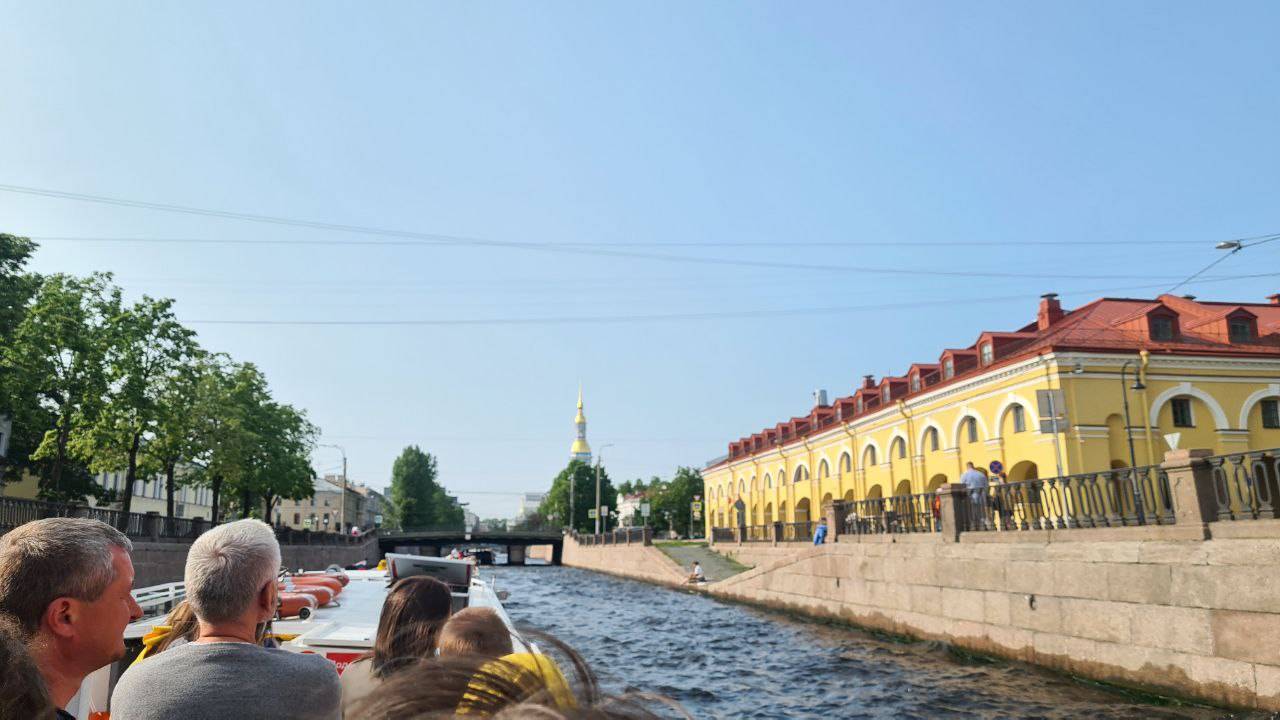 Питер. По Неве  и каналам на речном трамвайчике.