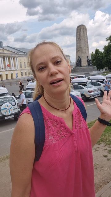 Почему этот монумент местные жители во Владимире называют памятник трем дуракам?