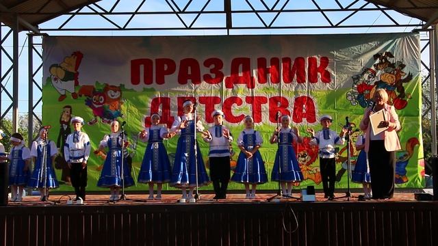 11 Детский народный вокальный ансамбль «Разгуляй» – «Летели две птички», «Ты куда, голубь, ходил?»