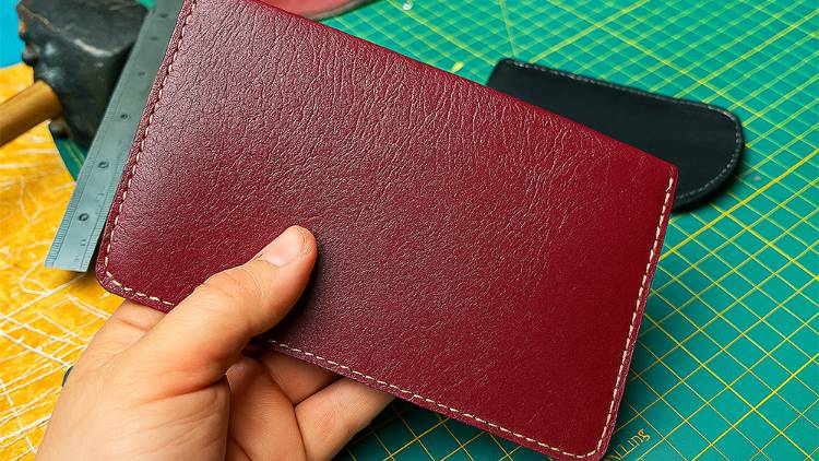 Самый простой проект из кожи! Сшил себе кожаный чехол для второго телефона!