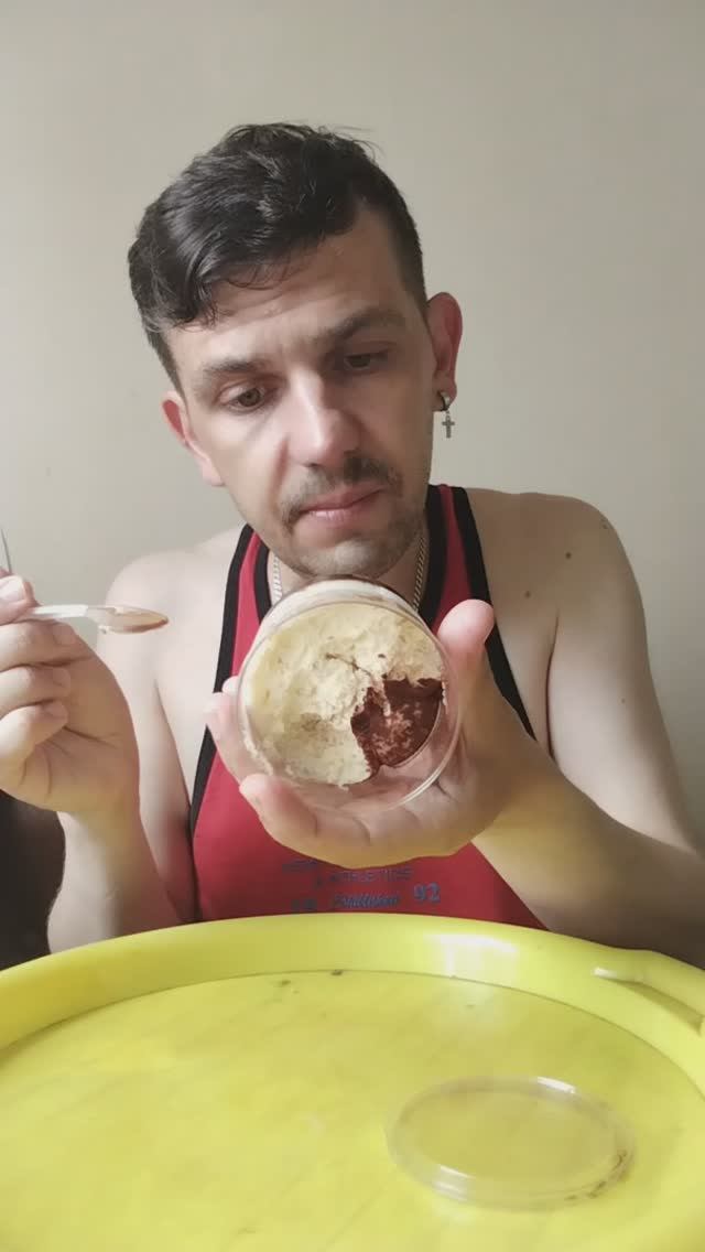 Обжор дегустирую Тирамису из Вкусно и точка