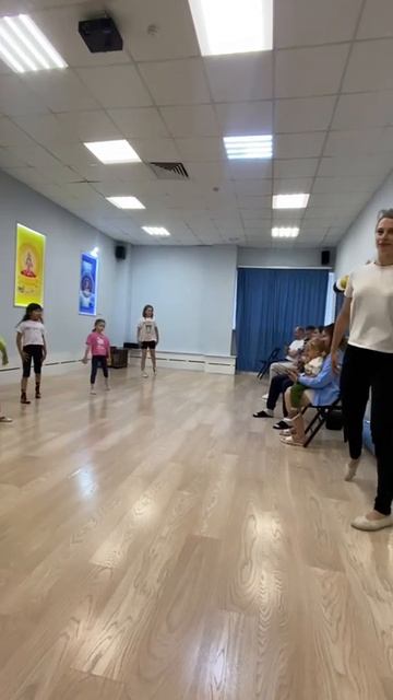 Танцы для детей Выступление перед родителями.