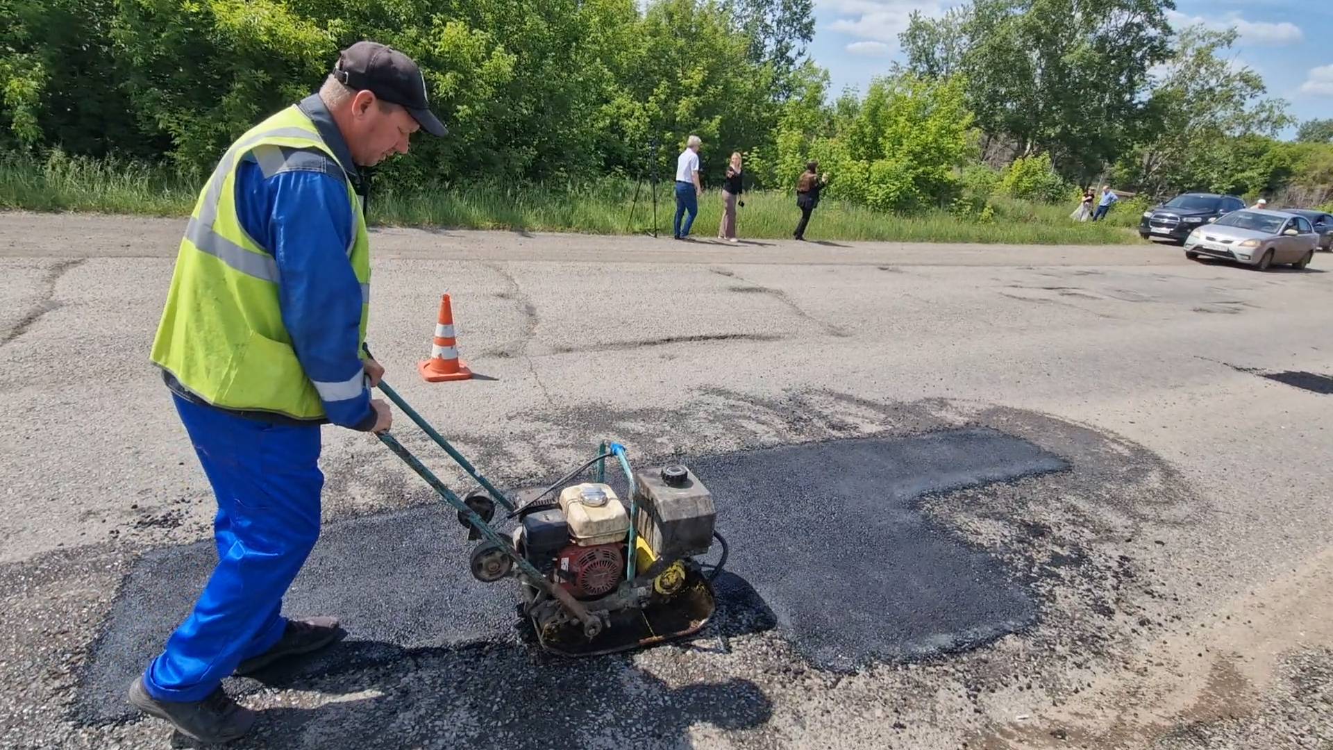 На дорогах города проходит ямочный ремонт