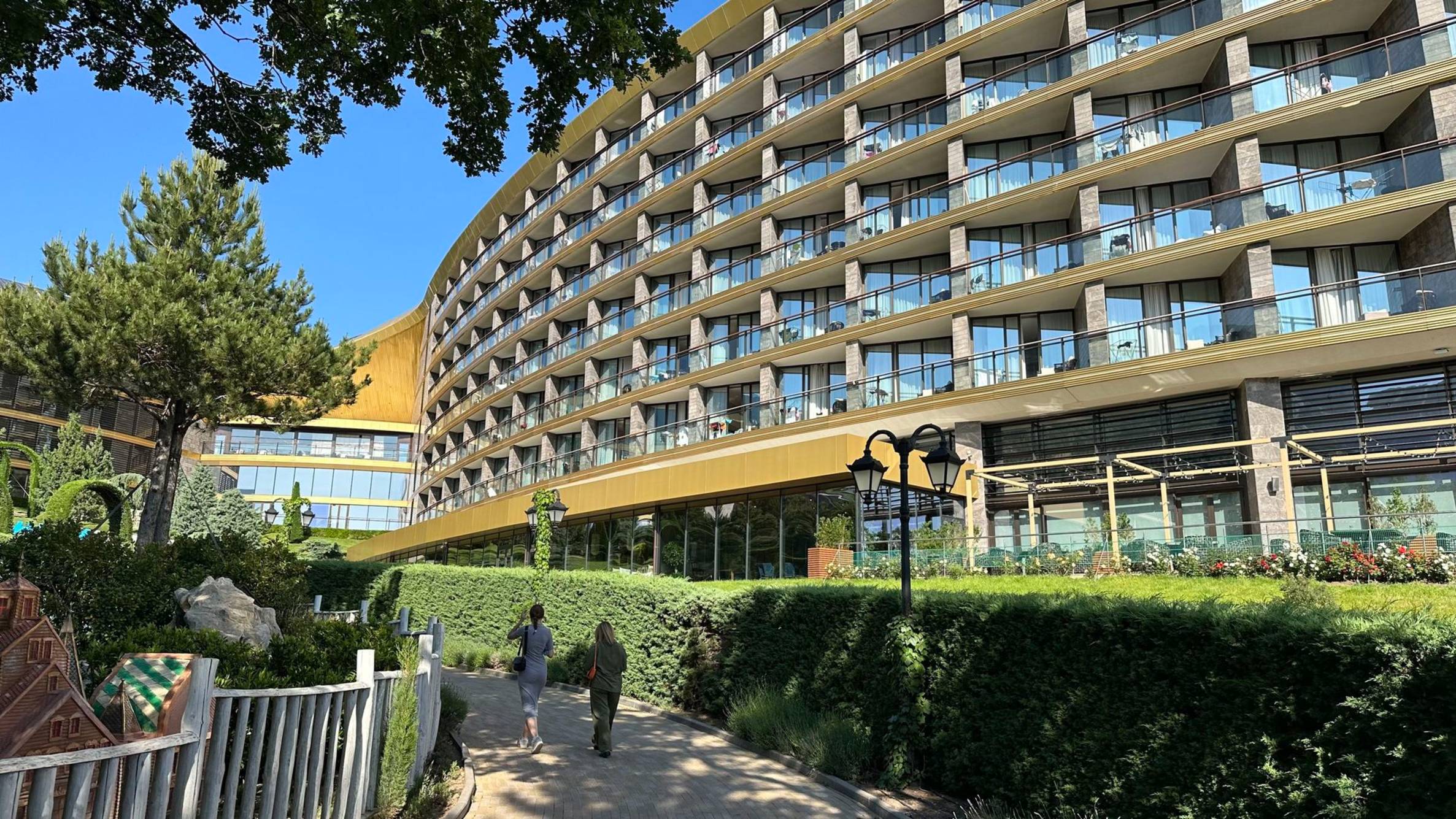 Самый дорогой отель Крыма битком - все номера заняты! Парк развлечений Дримвуд при отеле "Мрия".