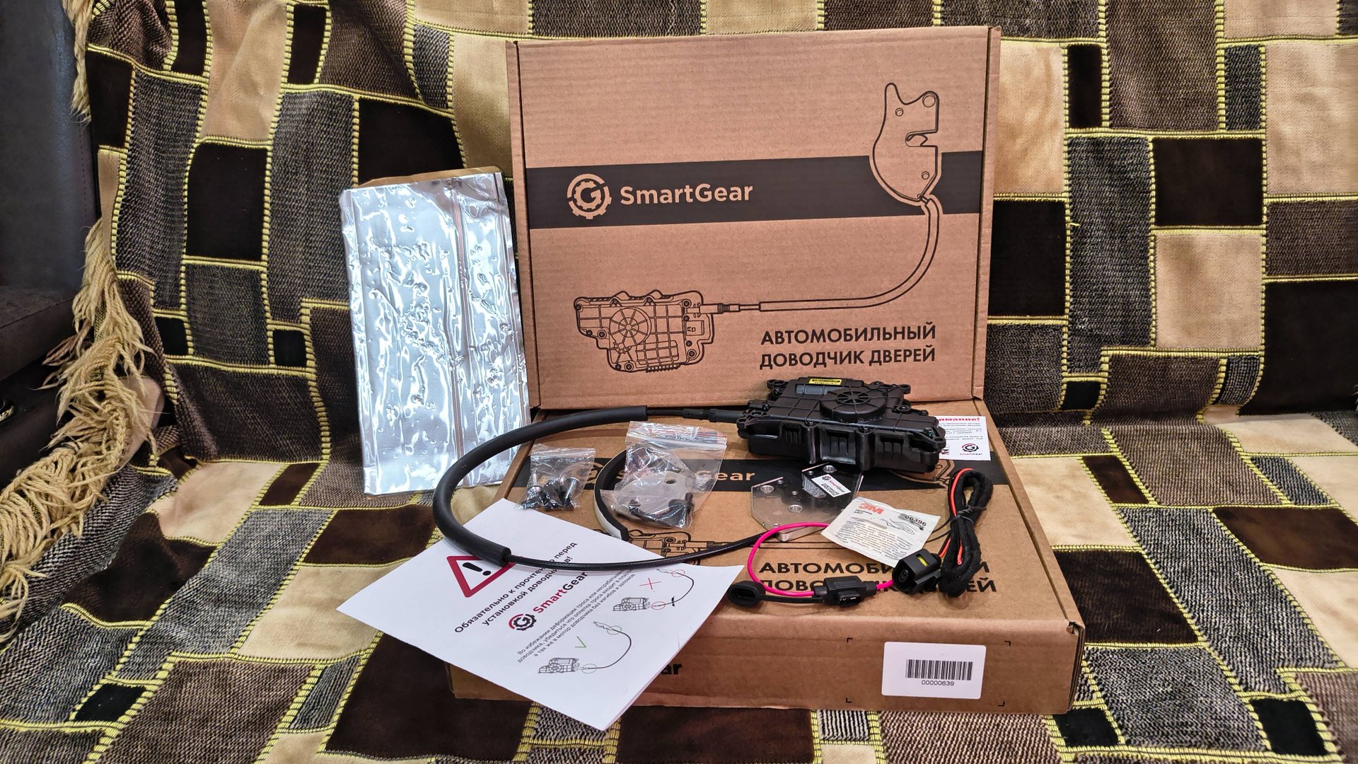 Распаковка и установка доводчиков передних дверей на автомобиле Omoda C5